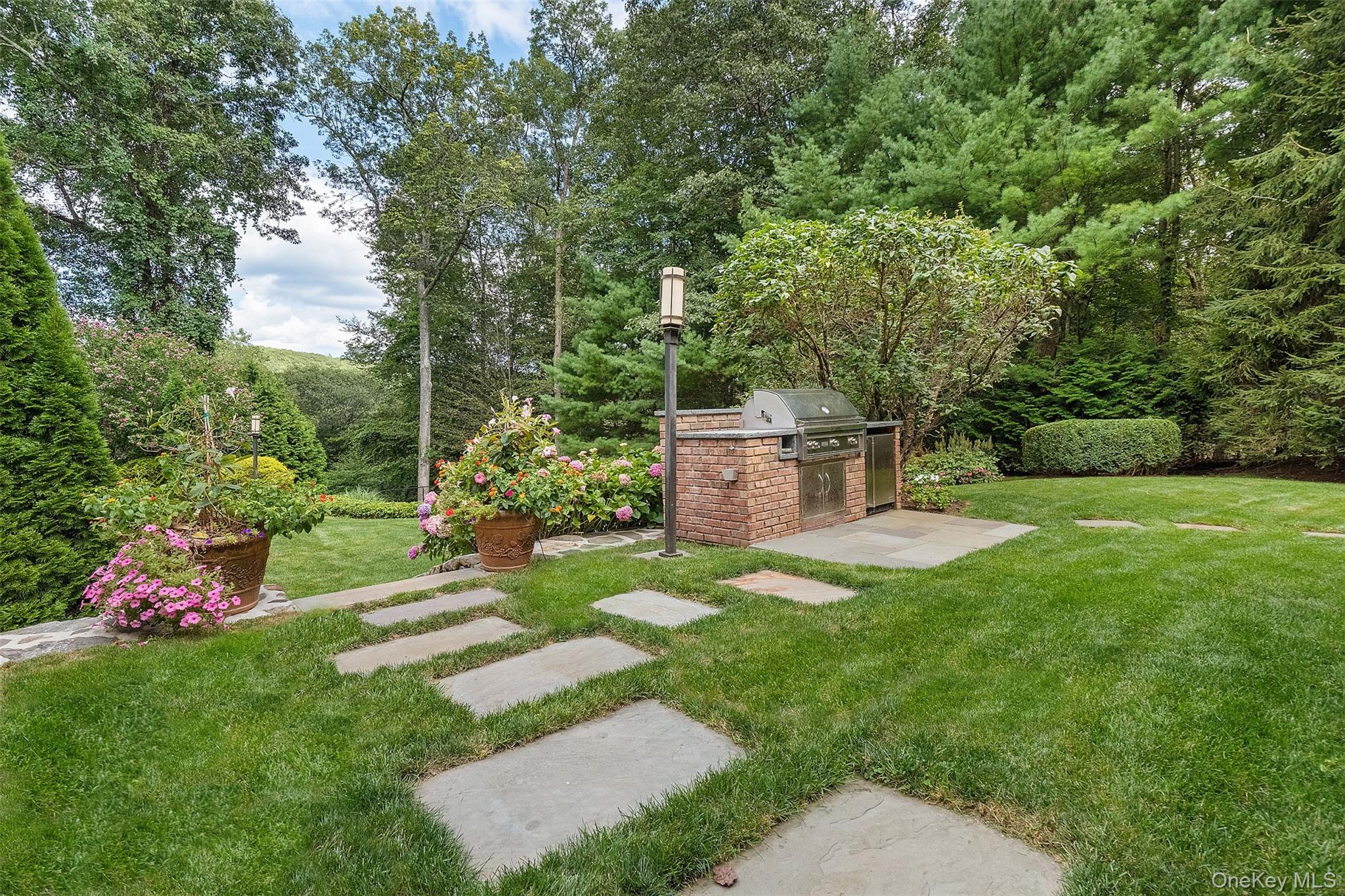 8 Ridgeview Circle Armonk, NY 10504 - Photo 33 of 37