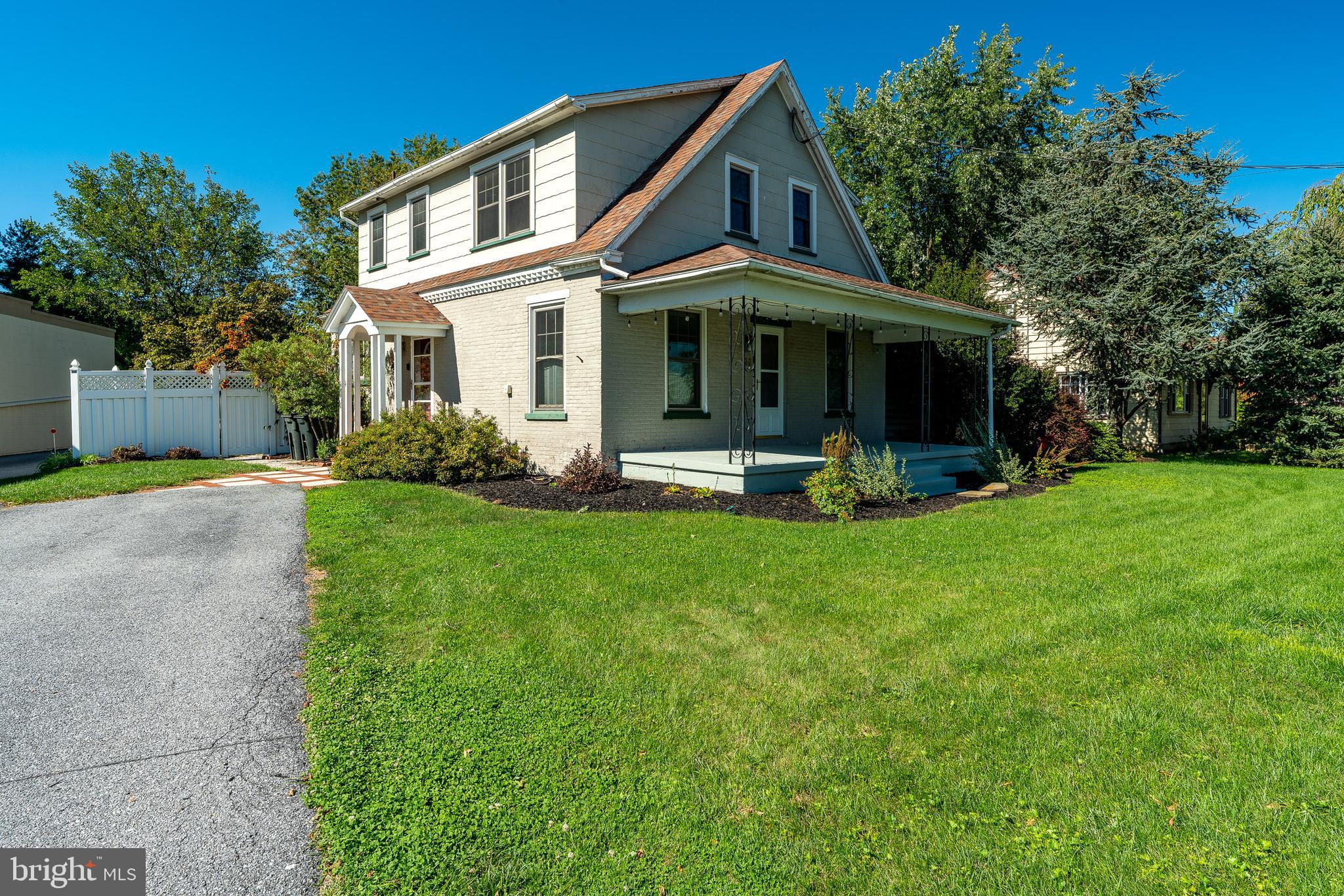 612 North Cedar Street Lititz, PA 17543 - Photo 2 of 37