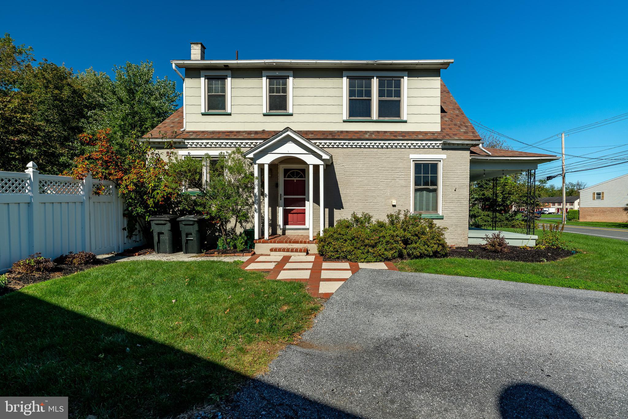 612 North Cedar Street Lititz, PA 17543 - Photo 3 of 37