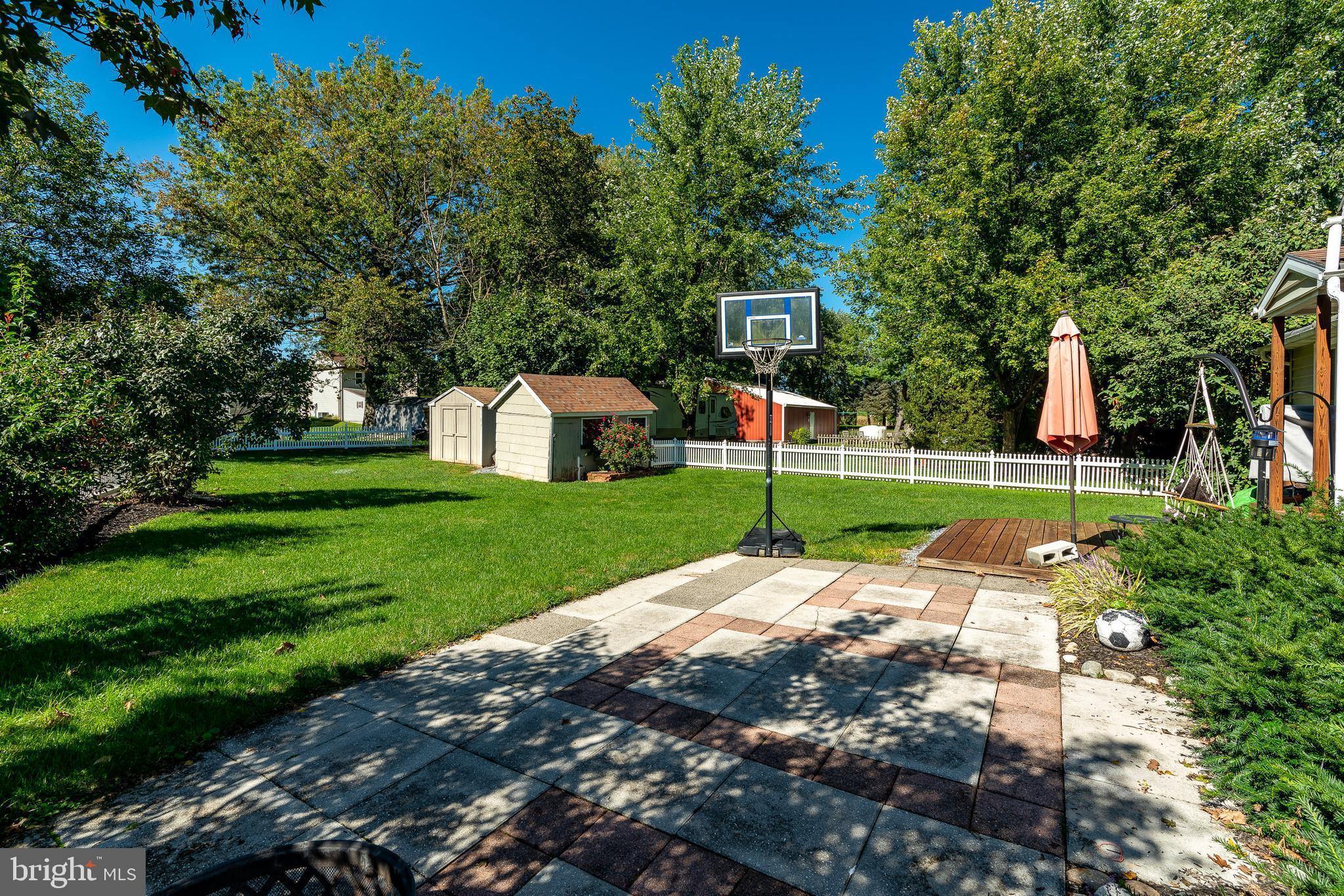612 North Cedar Street Lititz, PA 17543 - Photo 4 of 37