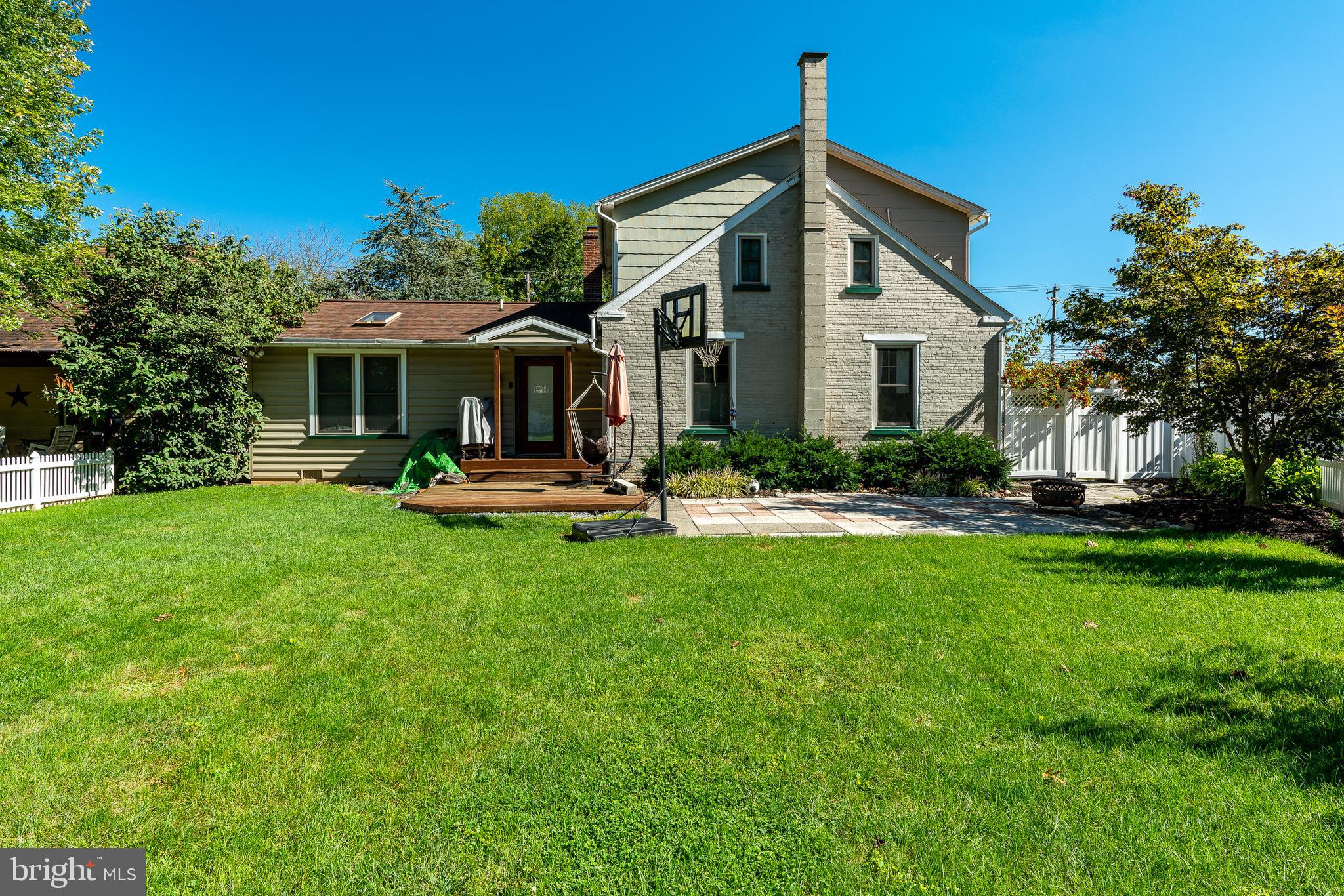 612 North Cedar Street Lititz, PA 17543 - Photo 5 of 37