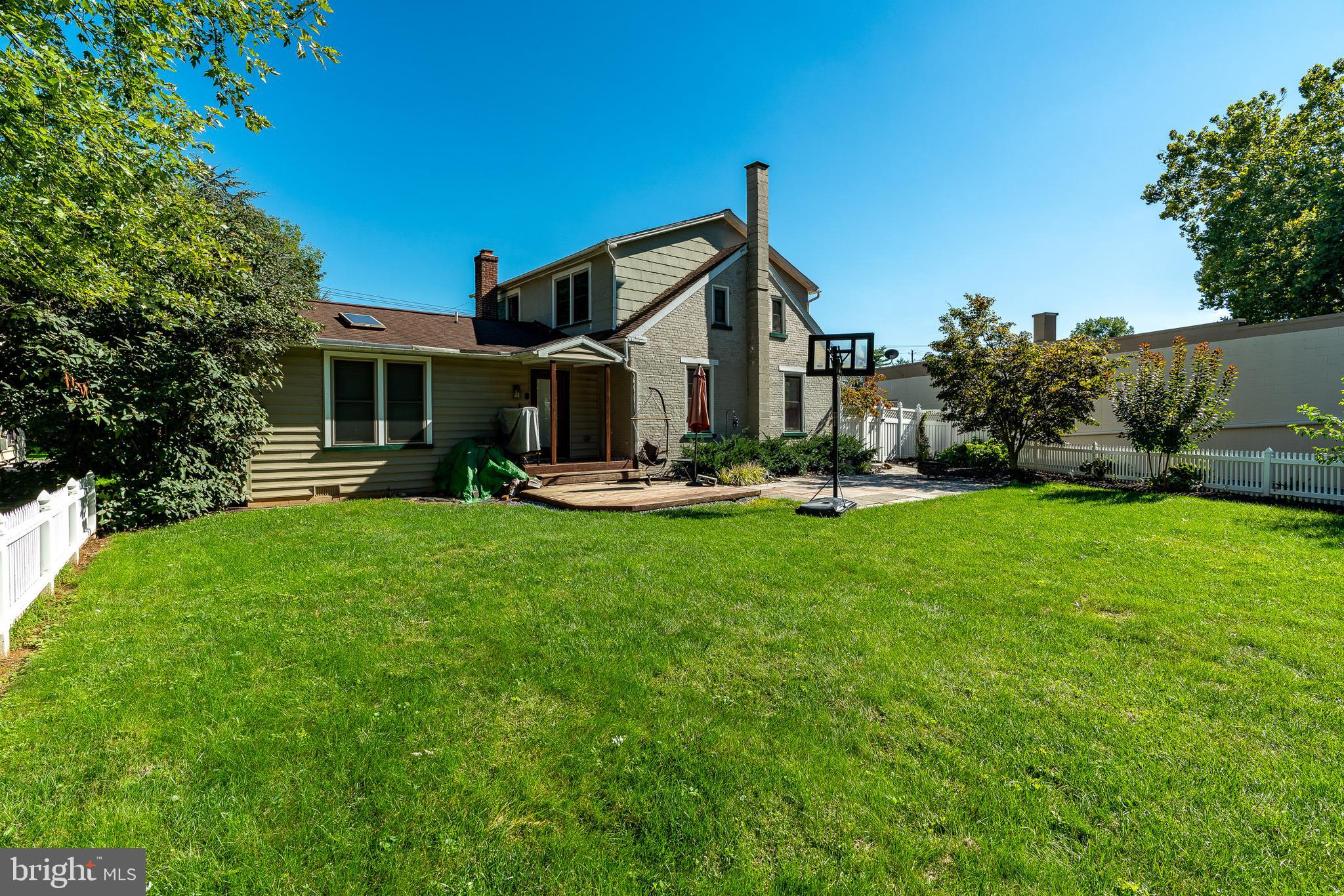 612 North Cedar Street Lititz, PA 17543 - Photo 7 of 37