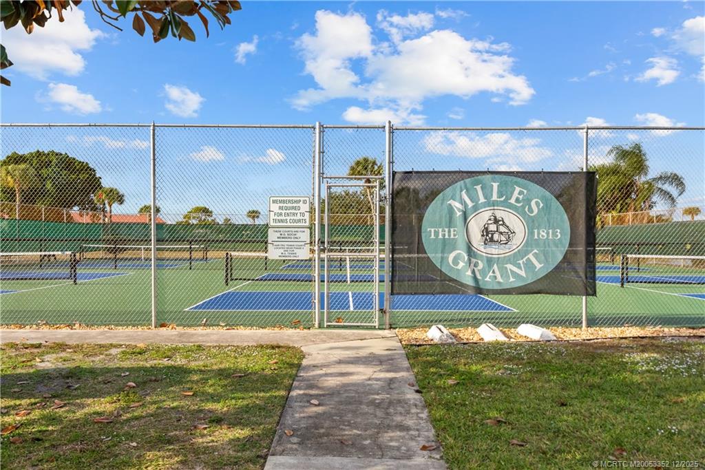 5313 Southeast Miles Grant Road, Unit K209 Stuart, FL 34997 - Photo 28 of 34 a view of a back yard with an umbrella