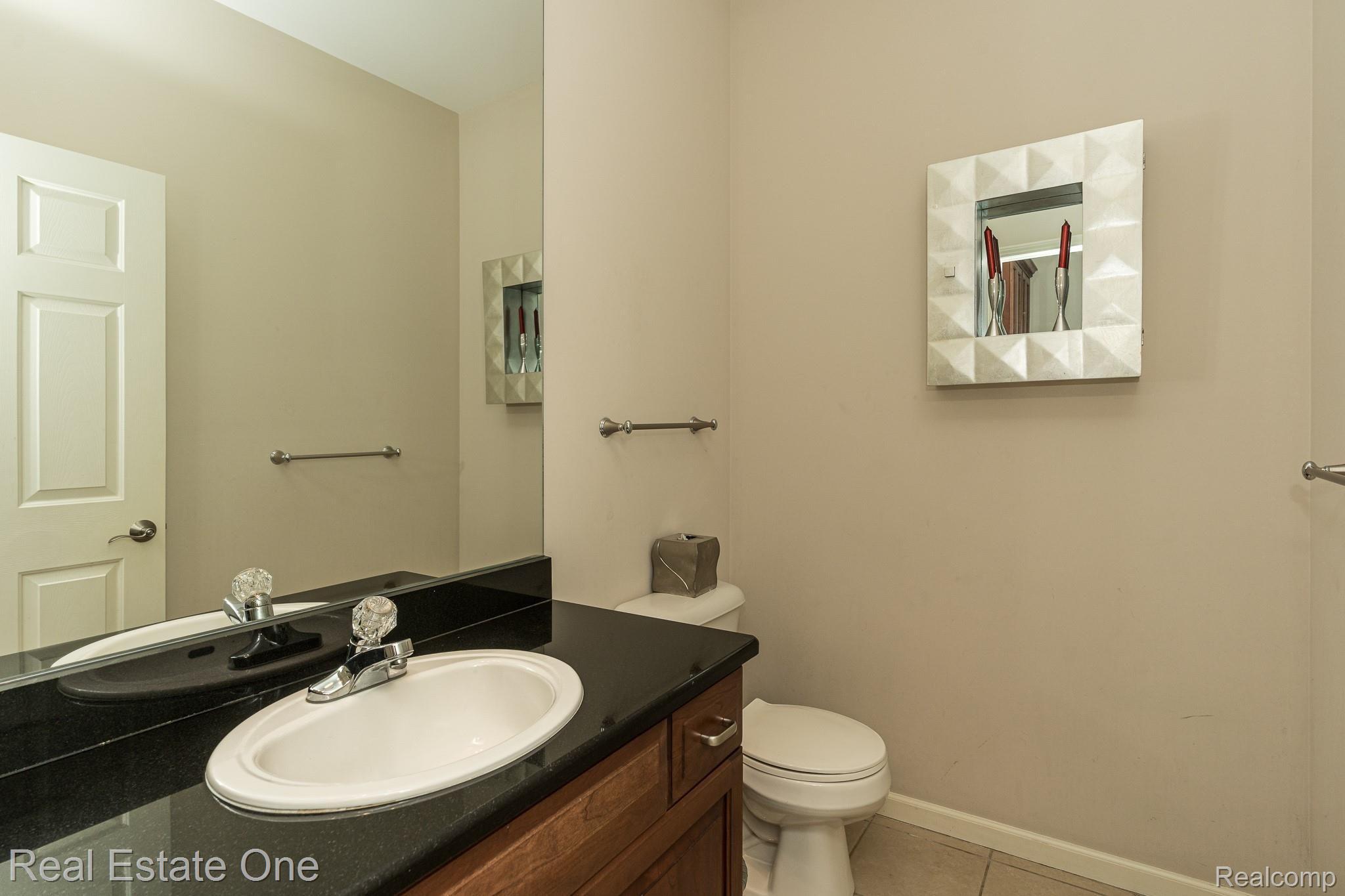 115 Scarborough Lane Rochester, MI 48306 - Photo 23 of 46 Powder room