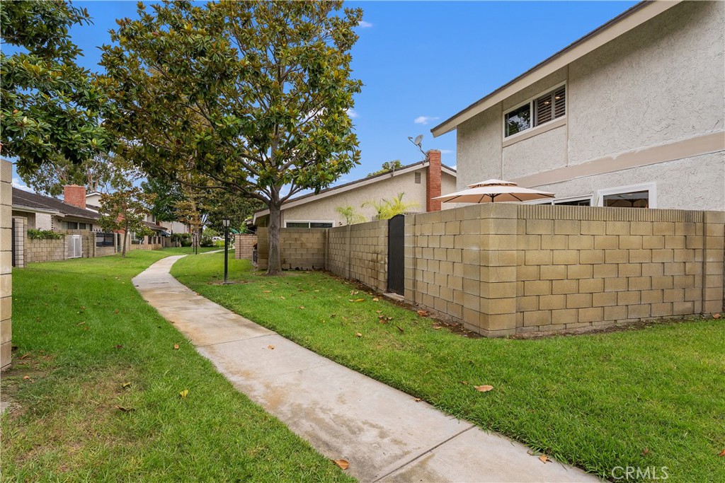 5112 Kingscross Road Westminster, CA 92683 - Photo 32 of 49 Walkway in the back