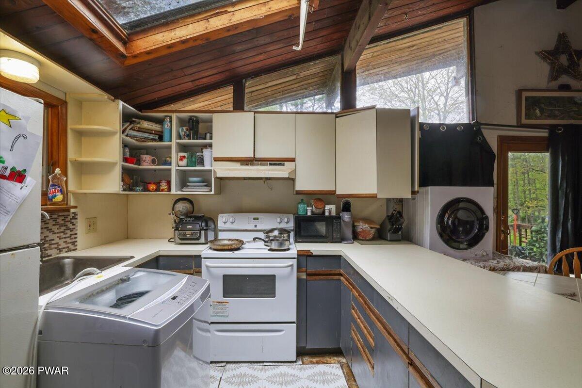 1151 Mink Trail Bushkill, PA 18324 - Photo 5 of 25