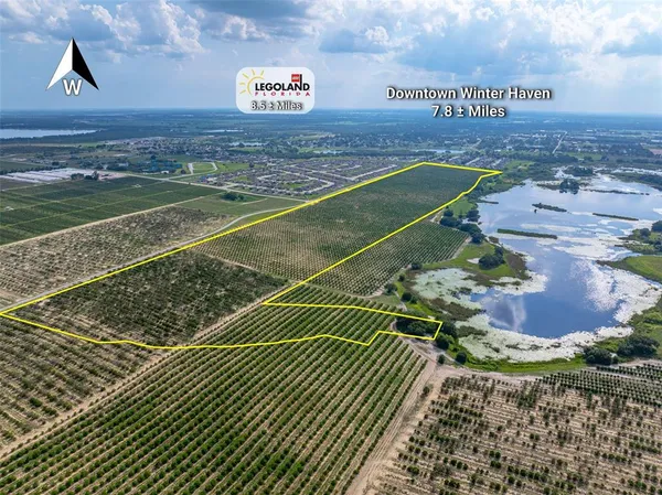 a view of a tennis court