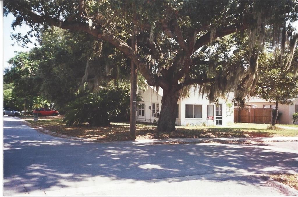 201 10th Street Southwest Largo, FL 33770 - Photo 1 of 1 Exterior Front