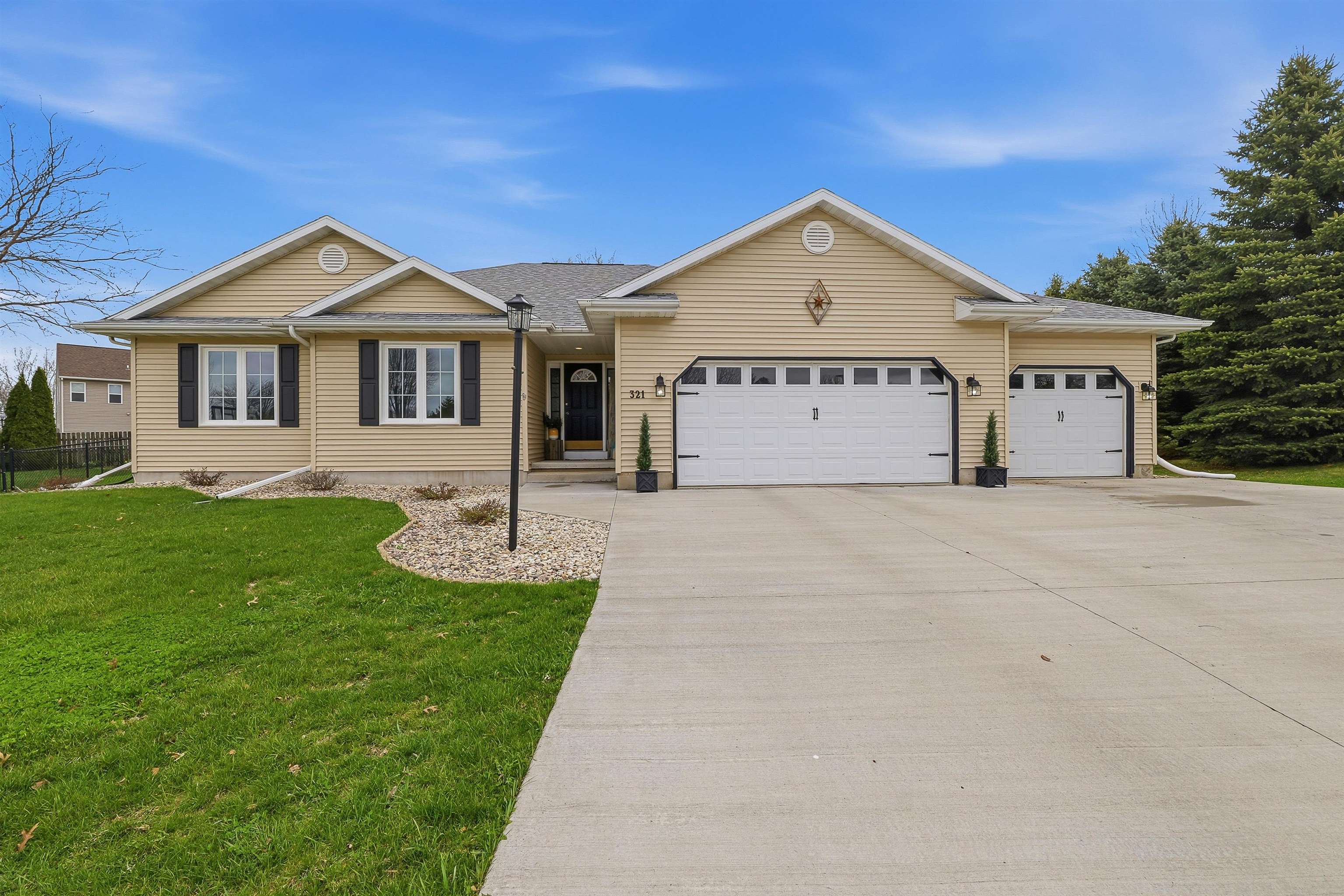321 Morgan Lane Beaver Dam, WI 53916 - Photo 2 of 44