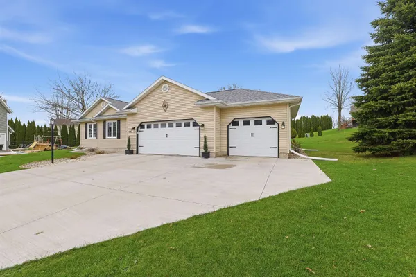 $445,000 | 321 Morgan Lane, Beaver Dam, WI 53916