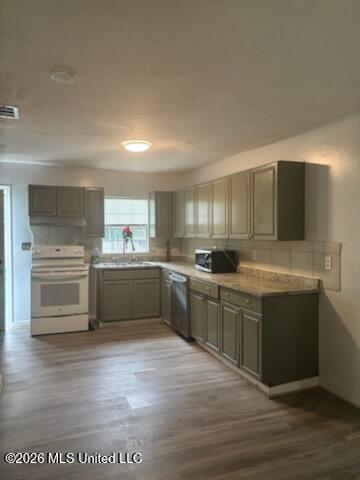 16171 Robinson Road Gulfport, MS 39503 - Photo 4 of 12 IMG_9937