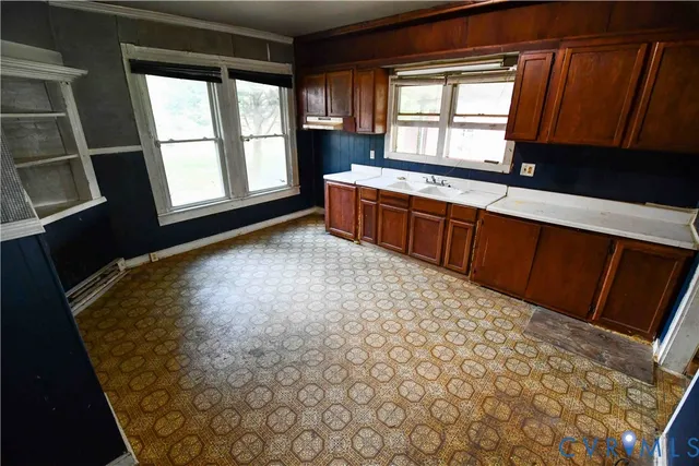 $60,000 | 305 South Carter Street, La Crosse, VA 23950