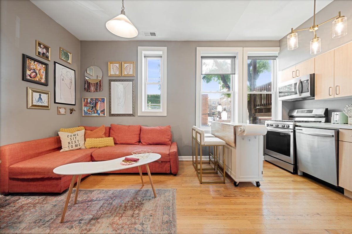 4053 North Sheridan Road, Unit 3 Chicago, IL 60613 - Photo 2 of 14 Gallery Image 2