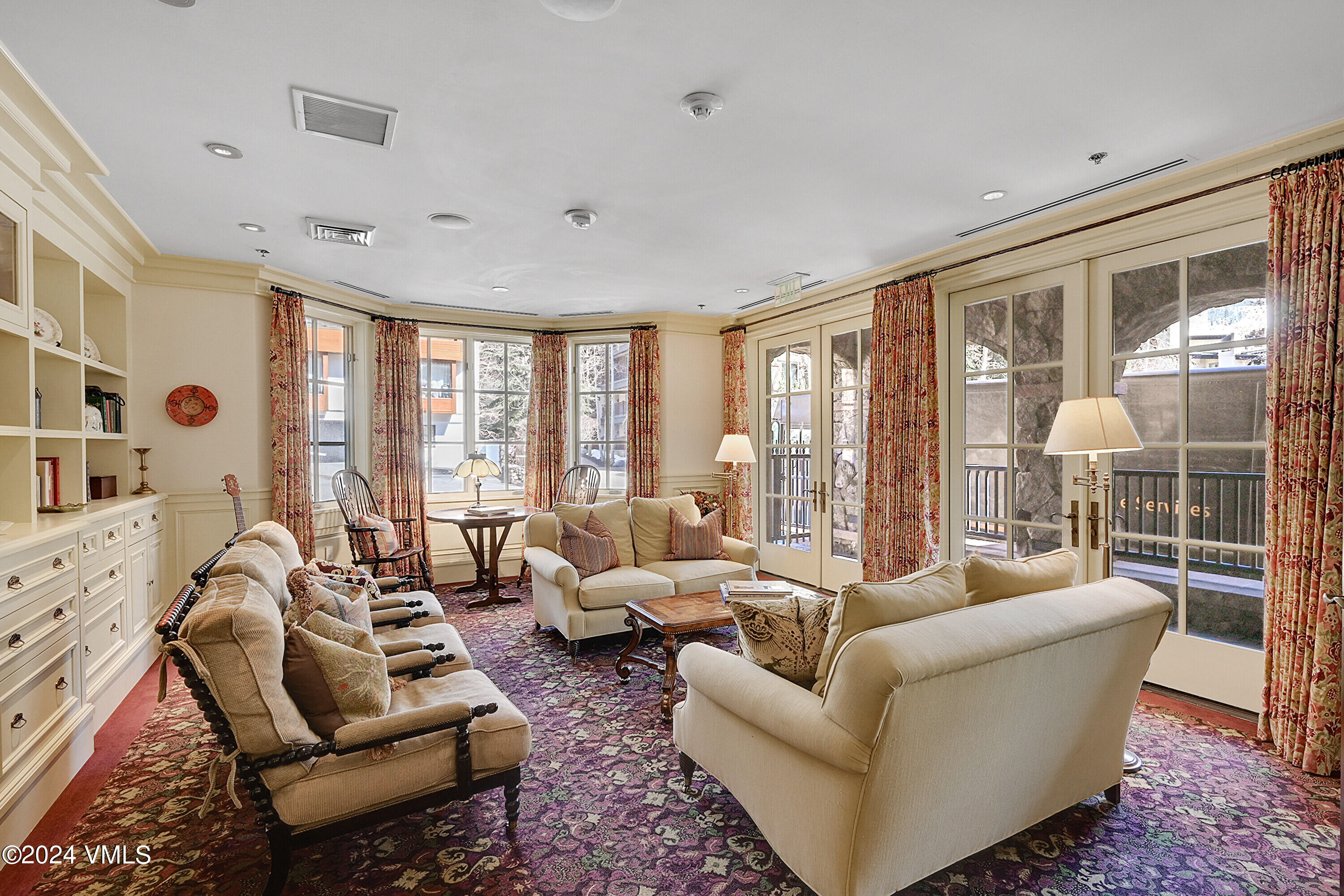 1 Willow Bridge Road, Unit 21 Vail, CO 81657 - Photo 14 of 53 Owner Library not the Residence