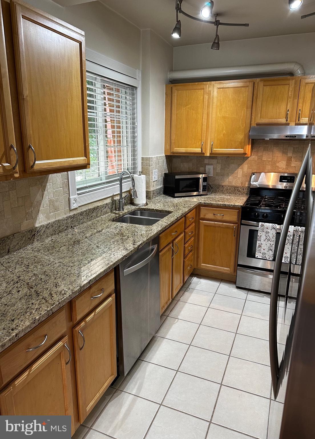1718 Preston Road Alexandria, VA 22302 - Photo 4 of 19 Updated Kitchen