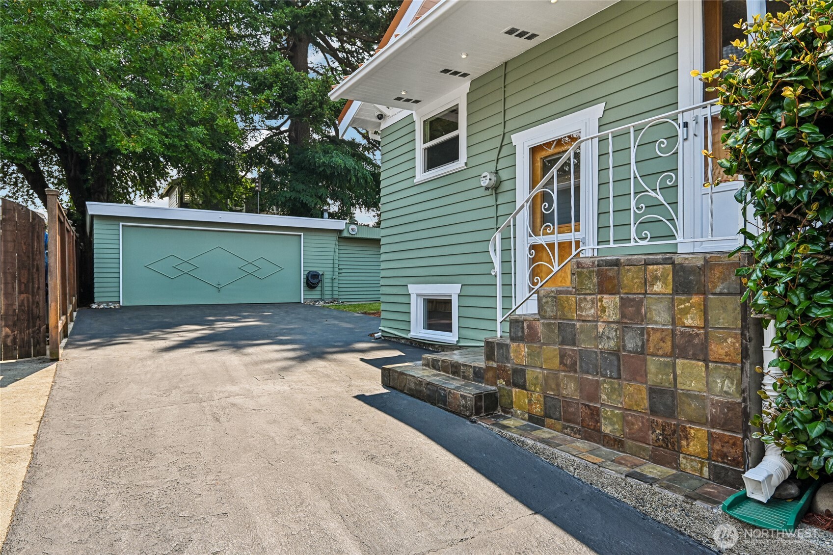 5017 Southwest Grayson Street Seattle, WA 98116 - Photo 30 of 32 Gallery Image 30