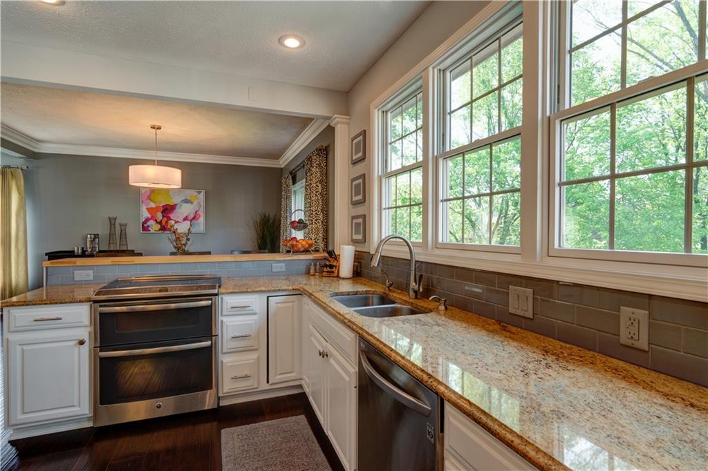 9185 Stratton Court Fishers, IN 46037 - Photo 9 of 24 Gallery Image 9