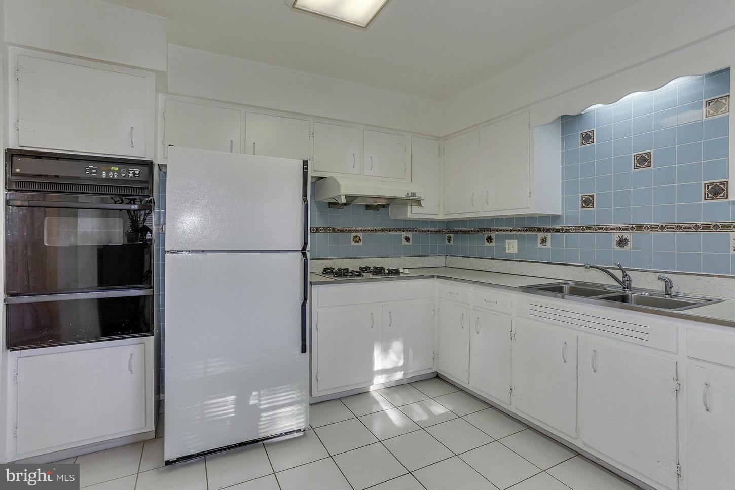 5523 Moultrie Road Springfield, VA 22151 - Photo 8 of 17 Kitchen