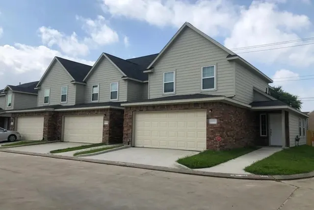 $1,695 | 12035 Clifton Oaks Drive, Houston, TX 77099