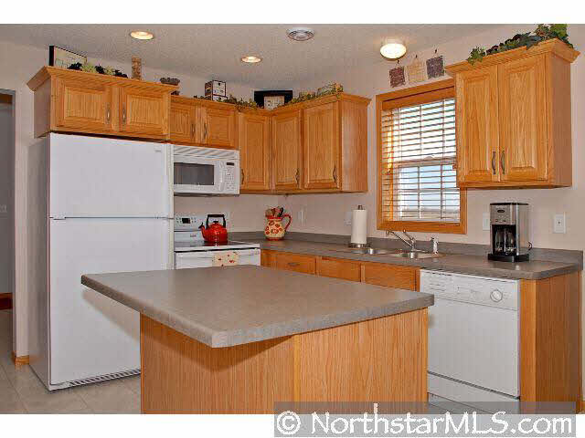 618 Pointe Court Southwest Rochester, MN 55902 - Photo 4 of 6
