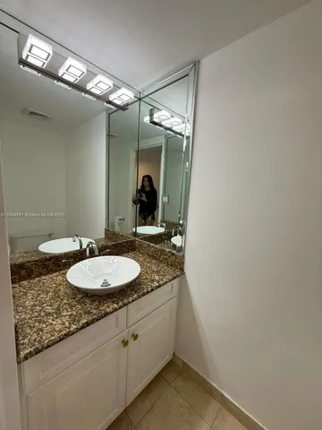 $2,900 | Omni, Miami, FL 33132