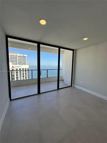 $2,900 | Omni, Miami, FL 33132