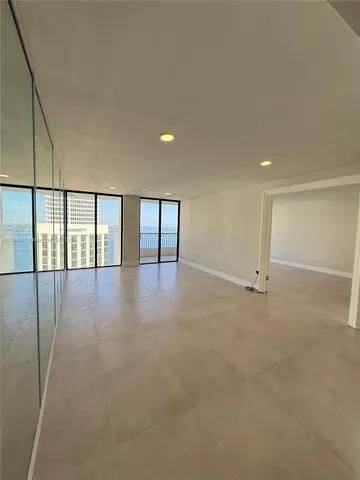 $2,900 | Omni, Miami, FL 33132