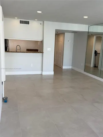 $2,900 | Omni, Miami, FL 33132