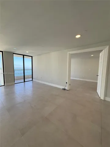 $2,900 | Omni, Miami, FL 33132