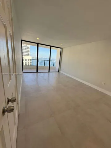 $2,900 | Omni, Miami, FL 33132