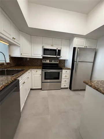 $2,900 | Omni, Miami, FL 33132