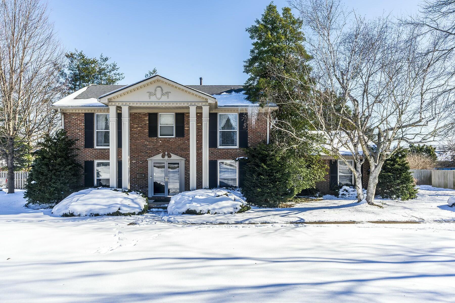 3220 Tates Creek Road Lexington, KY 40502 - Photo 1 of 52 1
