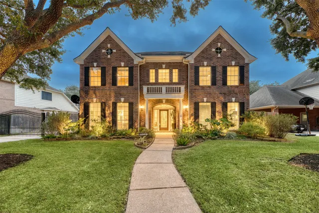 $739,000 | 19303 Allview Lane, Houston, TX 77094