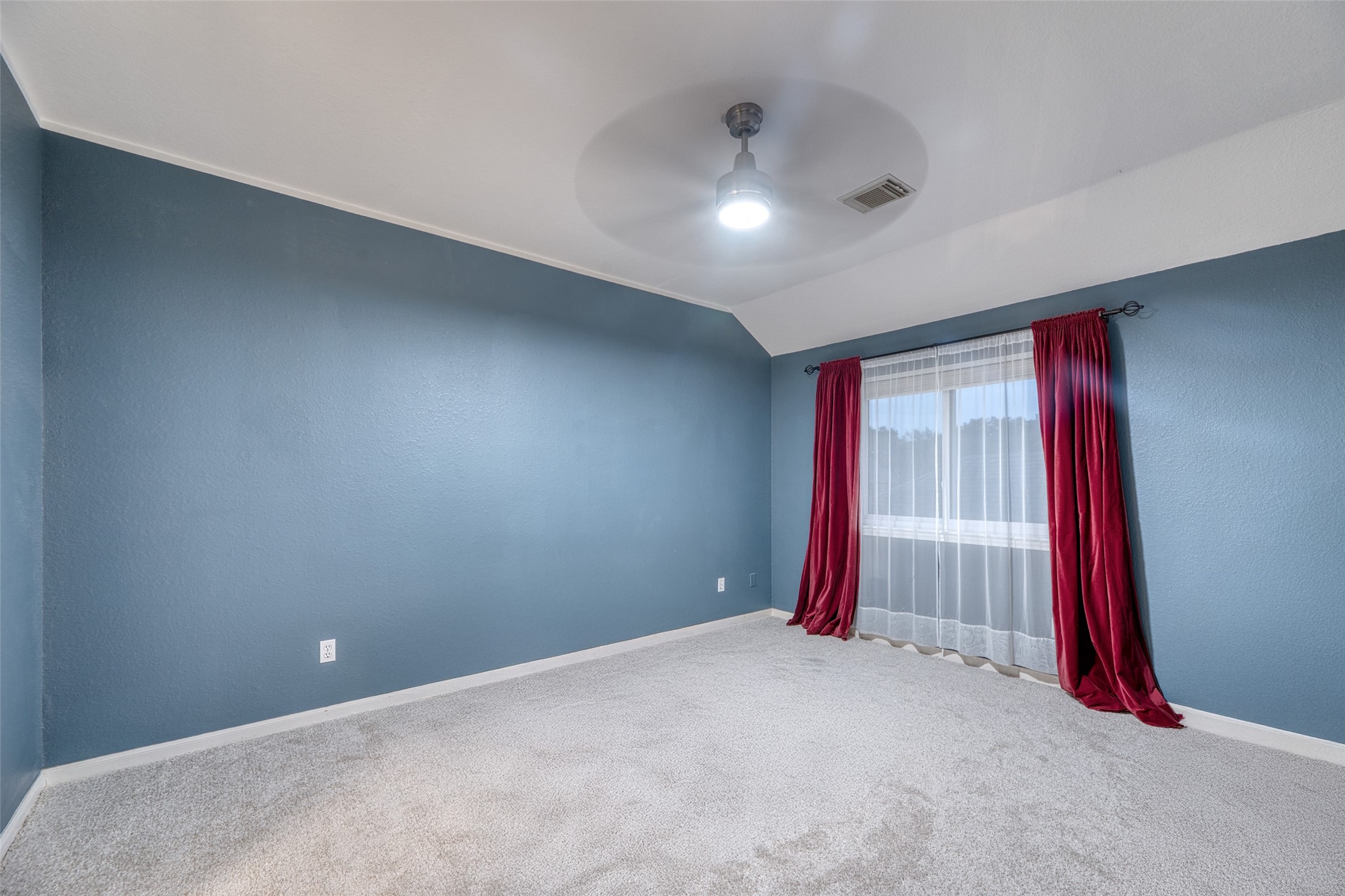19303 Allview Lane Houston, TX 77094 - Photo 40 of 50 Spacious bedroom with accent wall and natural light.