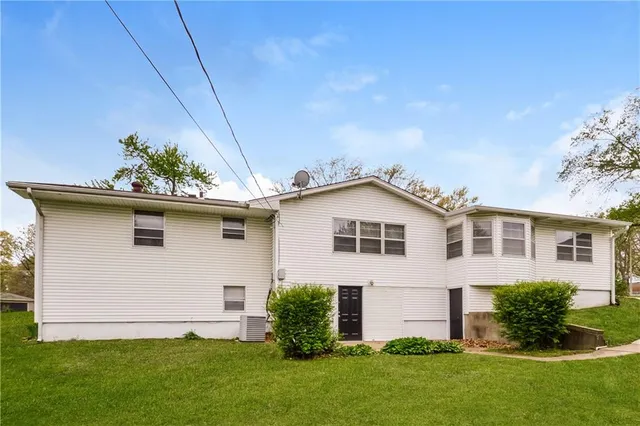 $2,405 | 3631 South Forest Avenue, Independence, MO 64052
