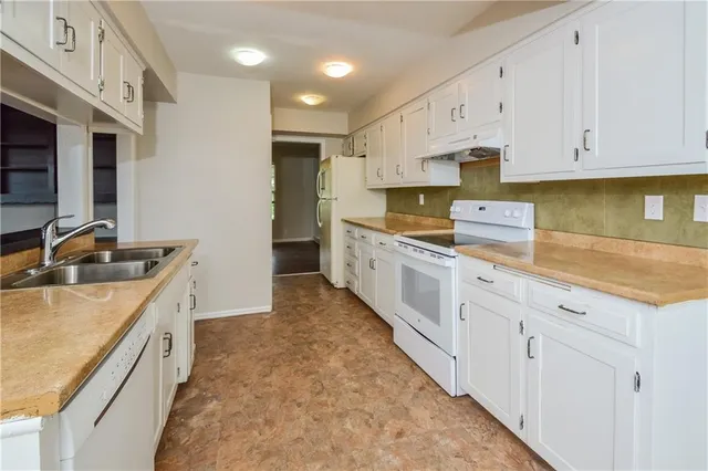 $2,405 | 3631 South Forest Avenue, Independence, MO 64052