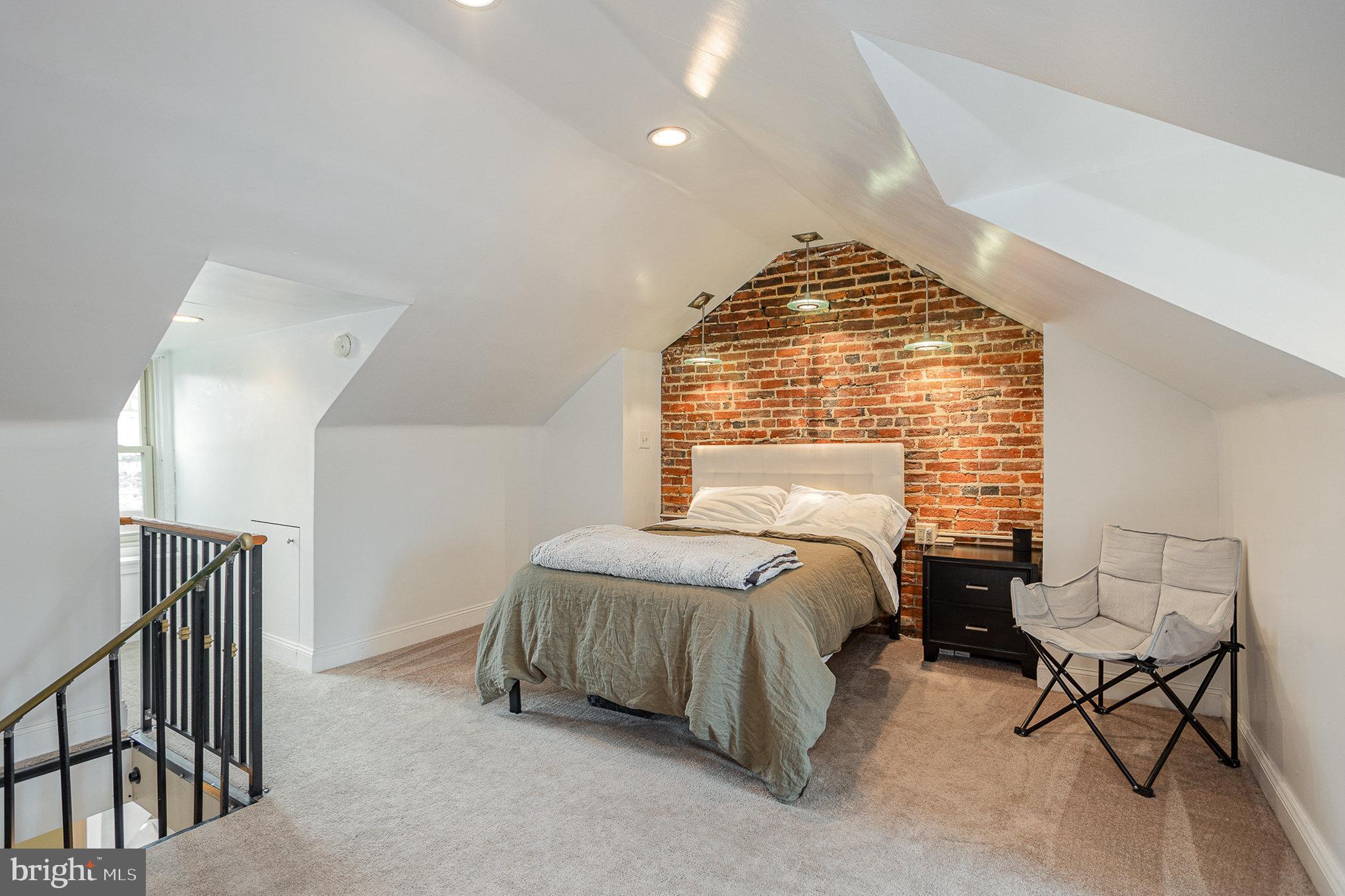 604 Washington Boulevard Baltimore, MD 21230 - Photo 21 of 30 a bedroom with a bed and a window