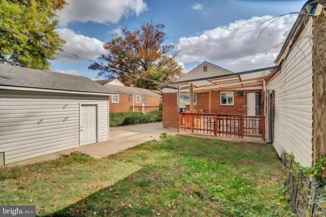 a view of a backyard of the house