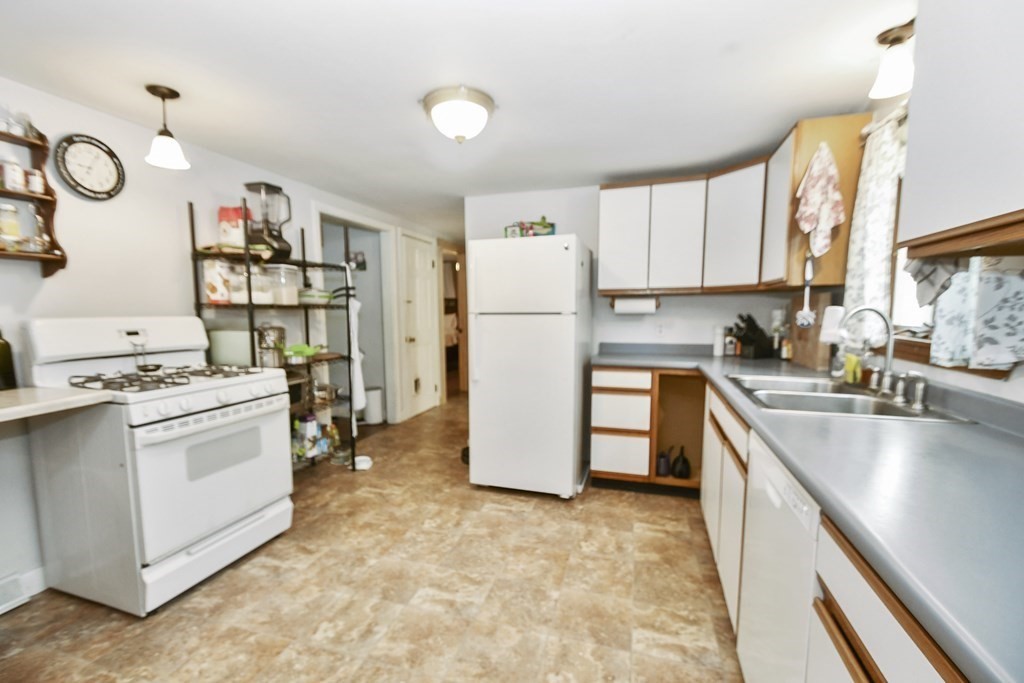 5 Dudley Road Townsend, MA 01469 - Photo 6 of 31 Gallery Image 6