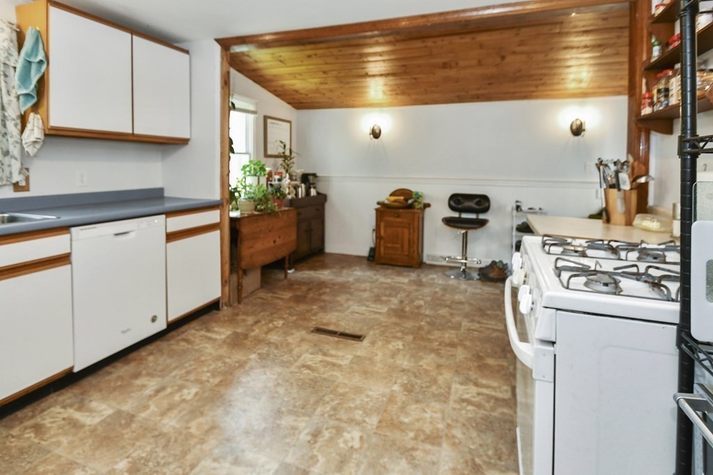 5 Dudley Road Townsend, MA 01469 - Photo 9 of 31 Gallery Image 9