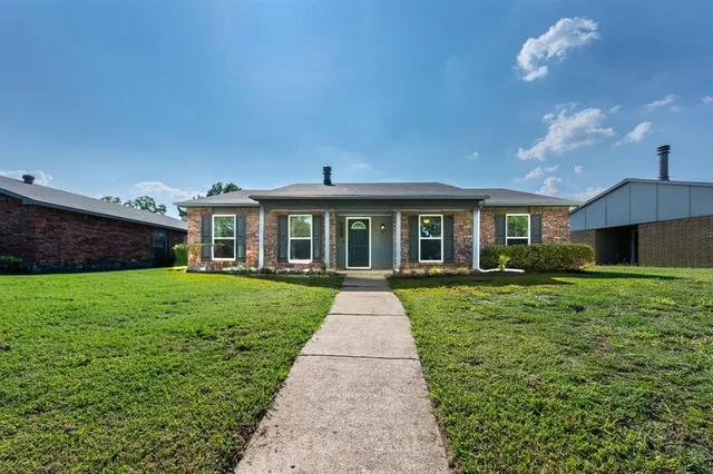 $300,000 | 9210 Linda Vista Drive, Rowlett, TX 75088