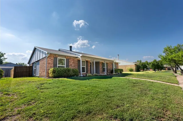 $300,000 | 9210 Linda Vista Drive, Rowlett, TX 75088