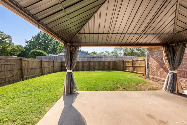 $300,000 | 9210 Linda Vista Drive, Rowlett, TX 75088