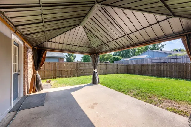 $300,000 | 9210 Linda Vista Drive, Rowlett, TX 75088