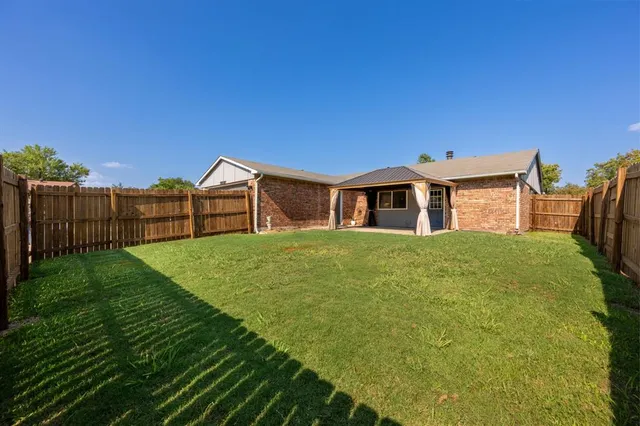 $300,000 | 9210 Linda Vista Drive, Rowlett, TX 75088