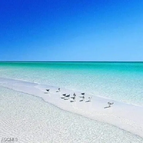 a sign that is sitting on a brick wall