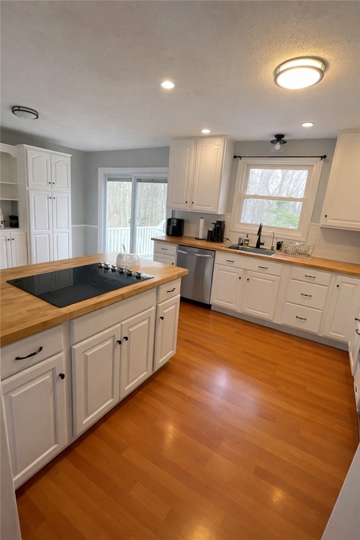 1007 Fish Hill Road Coventry, RI 02816 - Photo 4 of 19