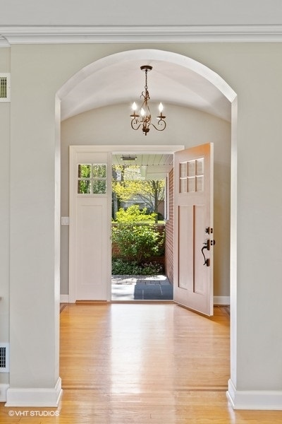 899 Cherokee Road Lake Forest, IL 60045 - Photo 4 of 37