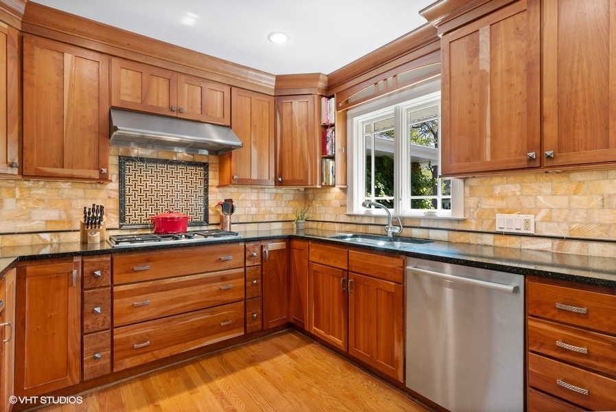 899 Cherokee Road Lake Forest, IL 60045 - Photo 7 of 37