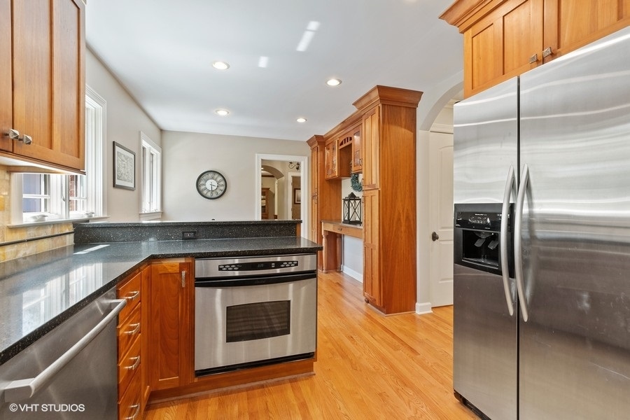 899 Cherokee Road Lake Forest, IL 60045 - Photo 8 of 37